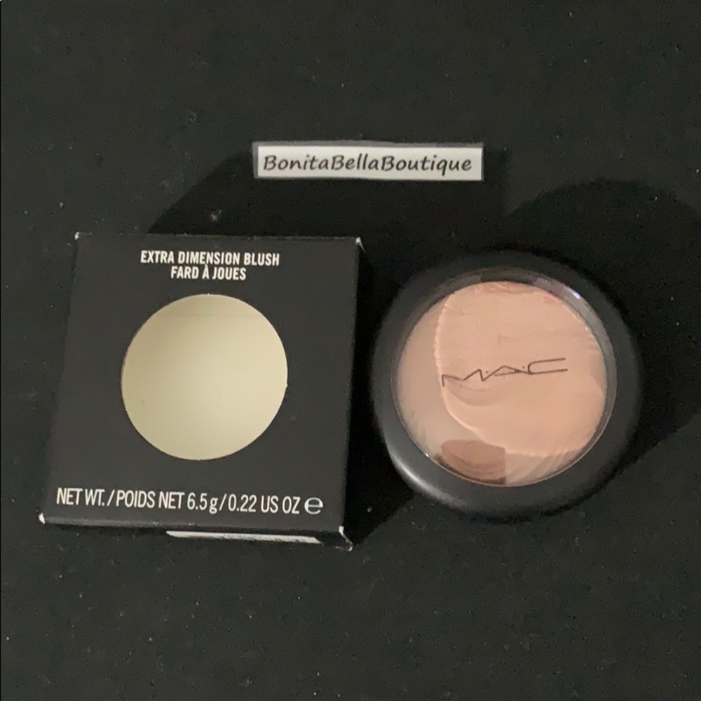 Mac bareness extra dimension blush NEW